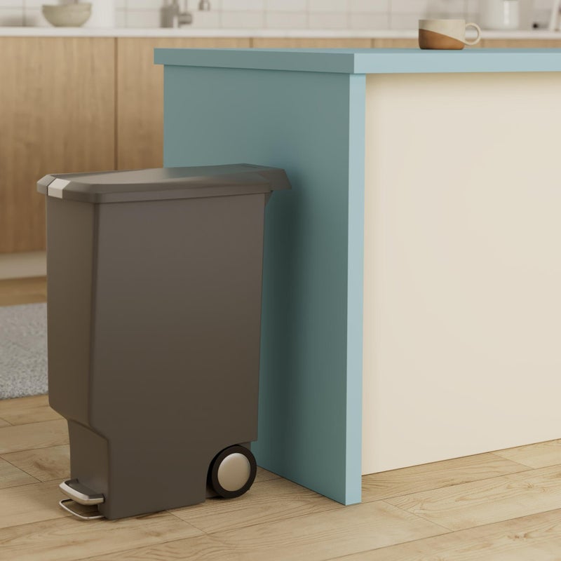 simplehuman سلة مهملات مطبخ رفيعة بسعة 40 لتر / 10.6 جالون من سيمبل هيومن مع قفل منزلق آمن، بلاستيك رمادي - Image 2